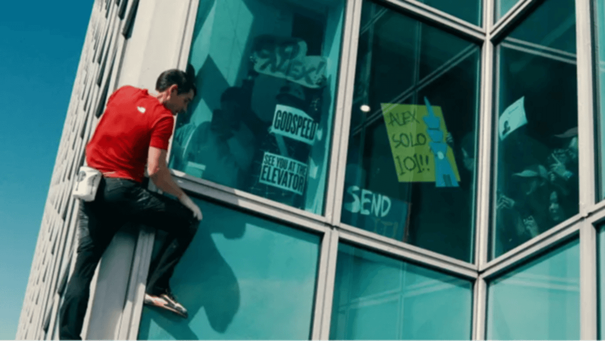 How much man who scaled skyscraper with bare hands was paid to 'risk