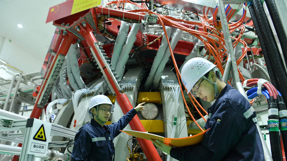 China just set a new world record after their artificial sun sustained 100,000,000 degrees of heat on earth for 17 minutes