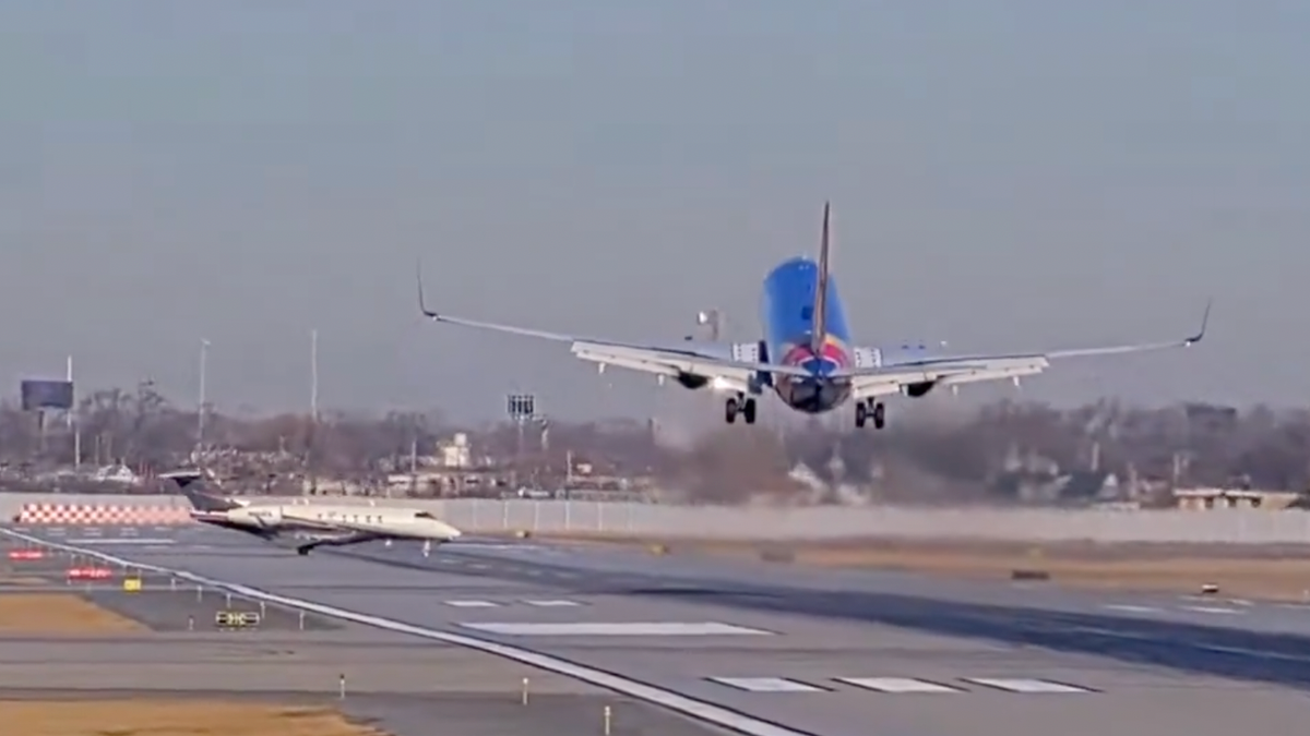 Shocking footage shows Southwest plane nearly crash into private jet while trying to land in Chicago