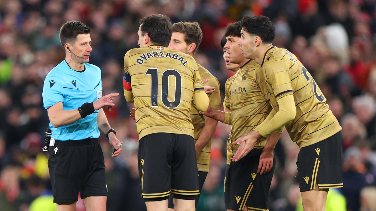 Real Sociedad issue statement on 'disgraceful' refereeing for Man Utd clash as Spanish club share conspiracy theory