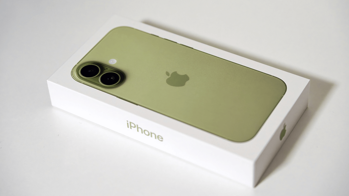 iPhone users worry Apple drop huge hint they’re removing key feature with upcoming 18 model