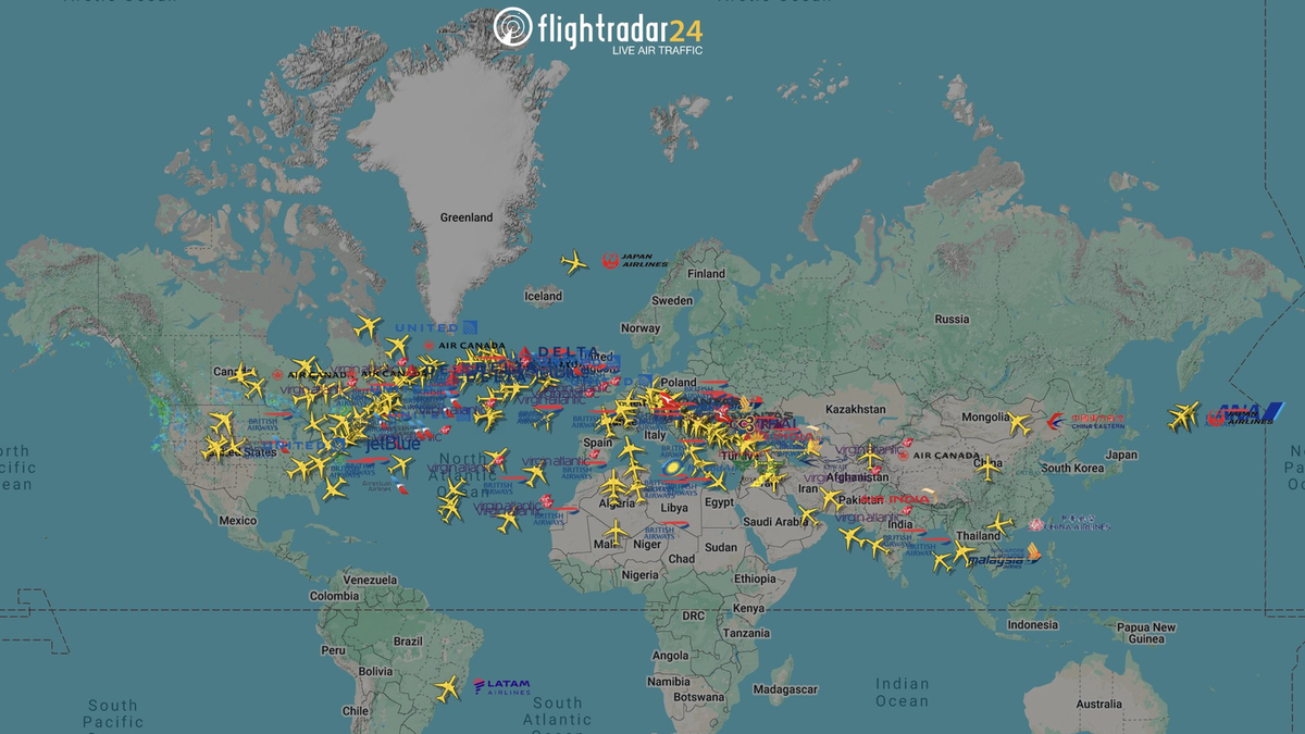 Radar images shows extent of flight chaos caused by Heathrow fire as planes forced to turn around