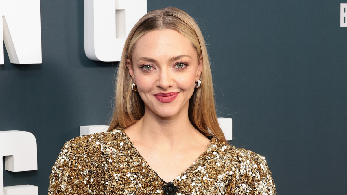 Amanda Seyfried admits her ‘boobs fell out’ in front of A-list celebrity during award show in new interview