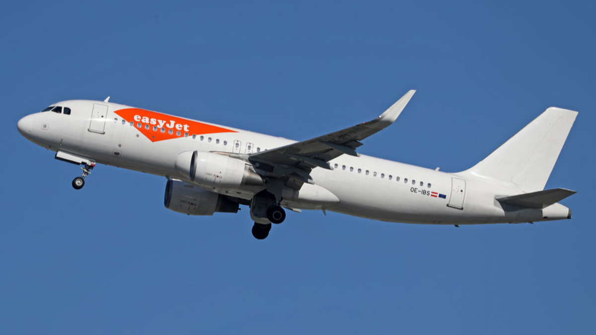 EasyJet plane seconds away from disaster after being incredibly close to hitting mountain