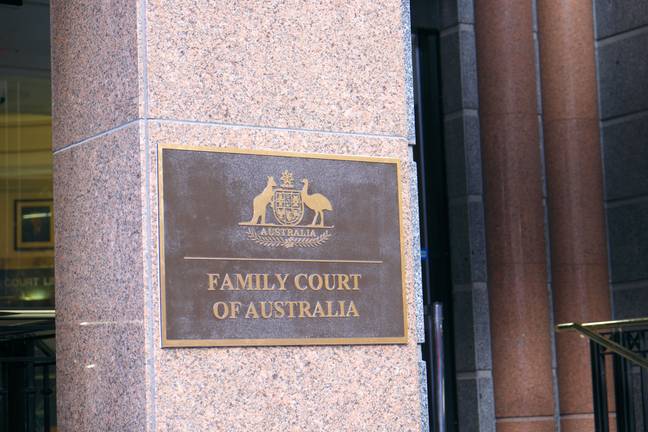 澳大利亚的一个家庭法院禁止父亲见他的孩子。图片来源：Alamy