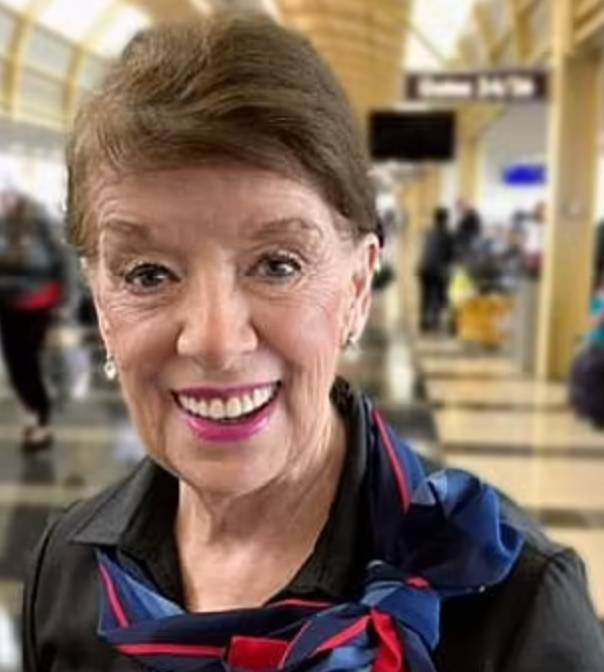 贝特·纳什（Bette Nash）庆祝了65年的空姐。学分：CNN
