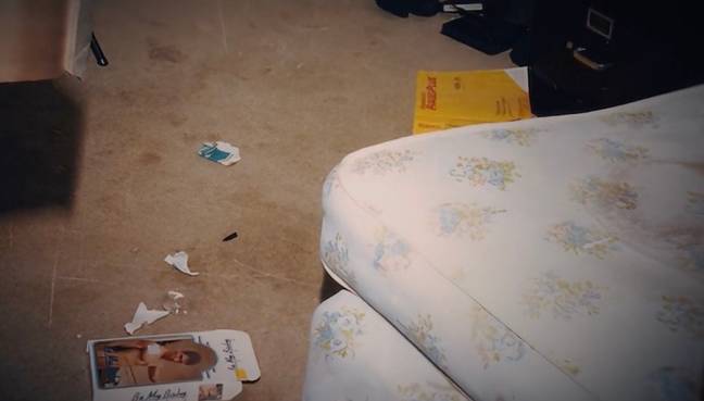 令人震惊的犯罪现场照片显示了杰弗里·达默（Jeffrey Dahmer）的公寓内。信用：Netflix