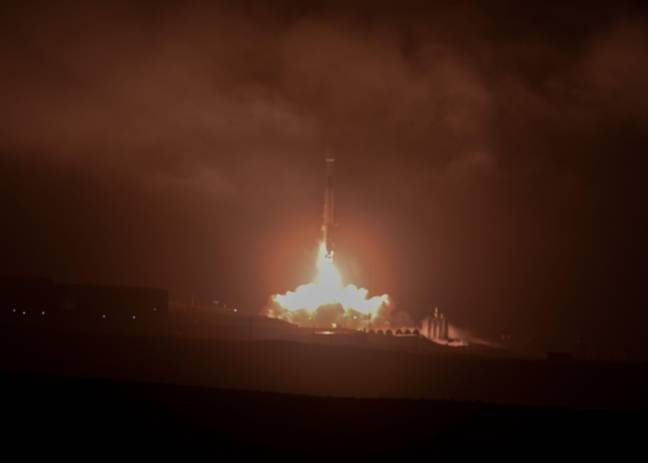 携带飞镖的SpaceX火箭于去年11月推出。学分：apfootage / alamy库存照片