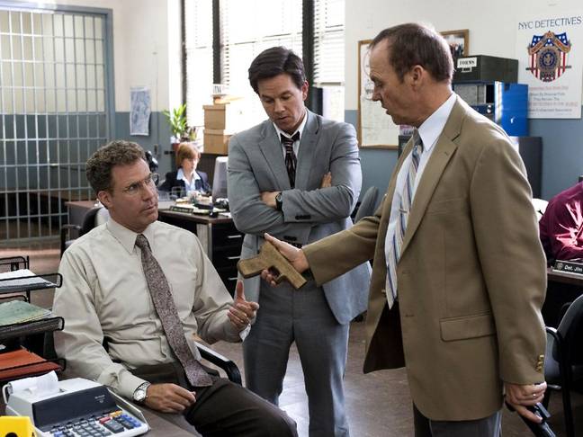 迈克尔·基顿（Michael Keaton）与威尔·费雷尔（Will Ferrell）和马克·沃尔伯格（Mark Wahlberg）一起在其他人中。信用：哥伦比亚图片