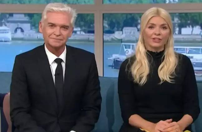 Schofield与联合主持人Holly Willoughby。信用：ITV