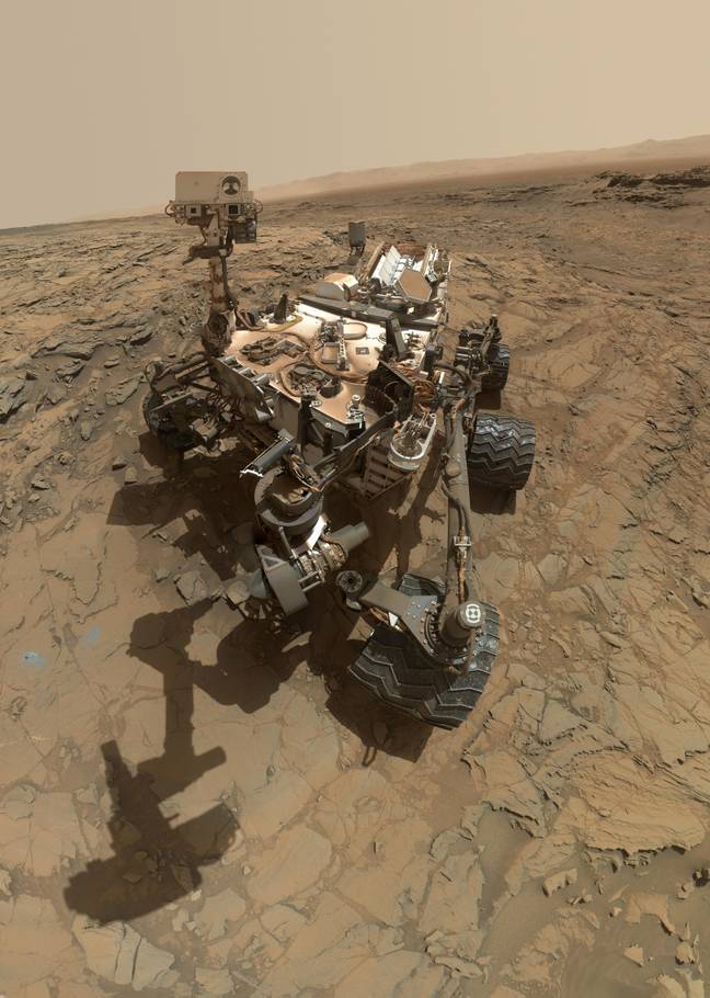 NASA的好奇漫游者已经探索火星已有10年了。信用：SWNS