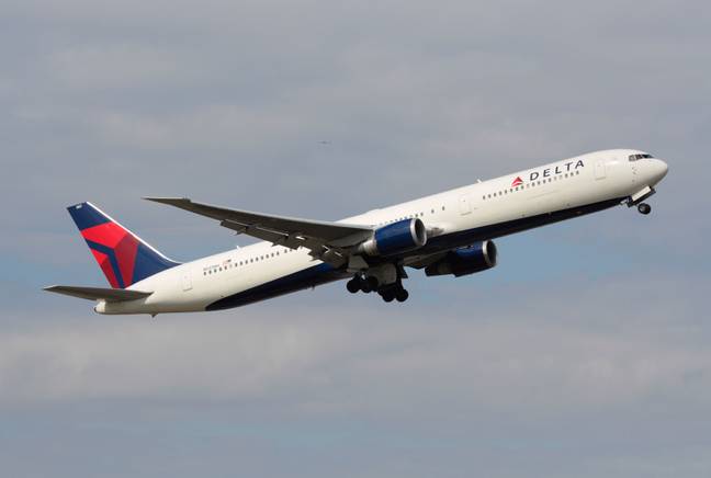 起飞后不久，一名乘客从飞机上看到了一些“流出”。图片来源：触摸天空/ Alamy Stock Photo