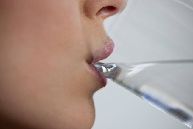 您喝的自来水可能以前至少有十个人喝了。图片：模式图像/Alamy库存照片