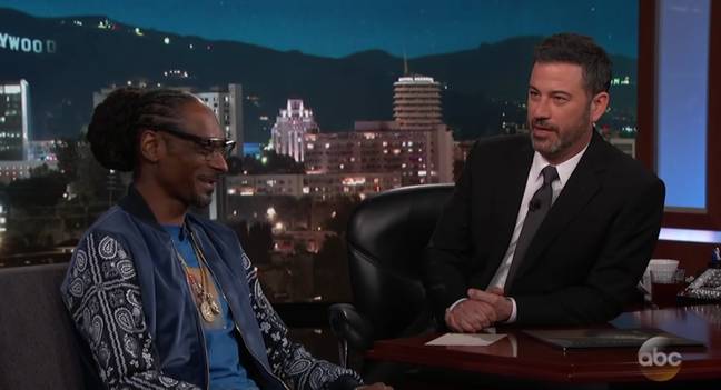 史努比（Snoop）和金梅尔（Kimmel）讨论了吸烟的“拉什莫尔山”。图片来源：吉米·金梅尔（Jimmy Kimmel）Live/YouTube