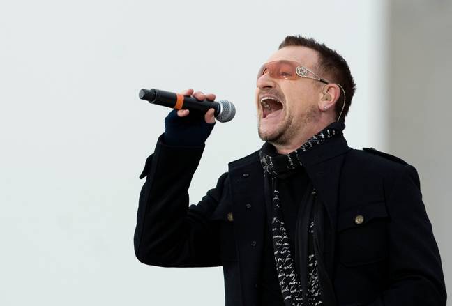 波诺终于为U2的专辑上传到每个人的手机而无需询问而道歉。学分：Kristoffer Tripplaar / Alamy Stock Photo