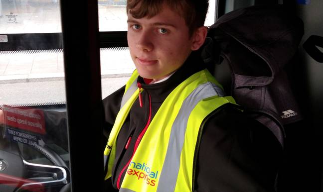 18岁的卢克·布朗（Luke Brown）是英国最年轻的公共汽车司机。学分：SWNS