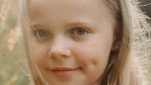 11岁的女孩，自7月在国外发现以来失踪
