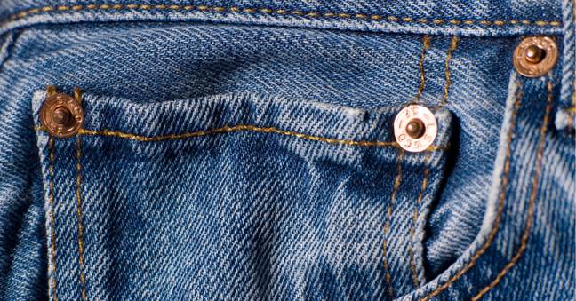 金属铆钉数十年来一直是李维斯牛仔裤的主食。学分：Ignazuri / Alamy Stock Photo