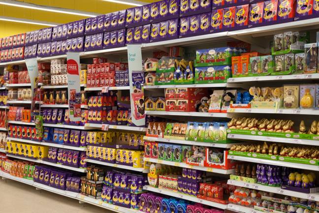 超级市场出于微妙的偷偷摸摸的原因提早出售复活节彩蛋。图片来源：Alamy / Stuart Black