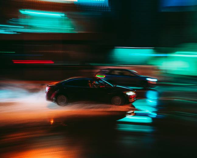 英国运输部正在试图打击使用非法排气和热爱将引擎在安静的道路上抬起的Vin Diesel Wannabes。图片来源：pexels