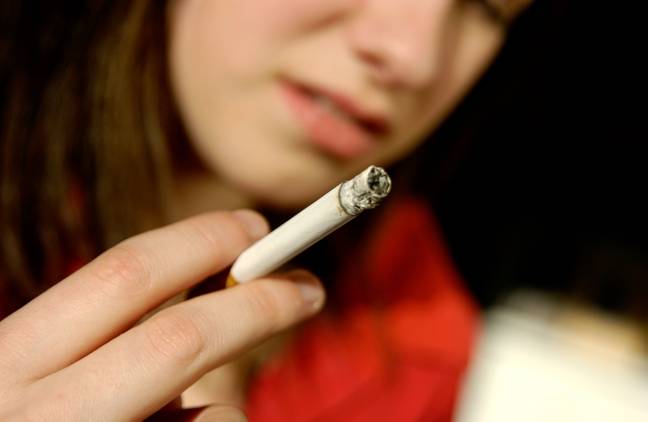 如果您抽烟，请考虑退出。学分：Incamerastock/Alamy Stock Photo
