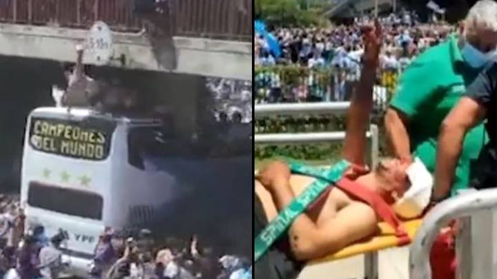 阿根廷球迷在试图从桥上跳到车队巴士后将担架带走