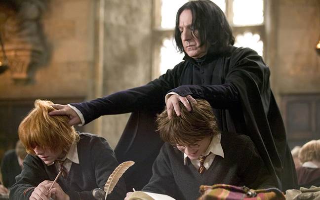 删除的场景显示Snape是完全不同的光。信用：华纳兄弟。