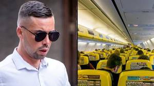 Ryanair Steward承认飞行期间脖子上的葡萄酒和喝杰克·丹尼尔斯