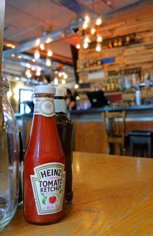 亨氏将需要更改其著名的番茄酱瓶的设计。信用：Loop Images Ltd/Alamy Stock Photo