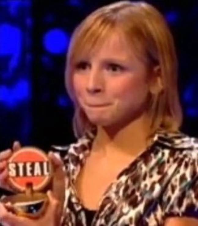 莎拉（Sarah）从参赛者斯蒂芬（Stephen）偷走了100,000英镑。信用：ITV