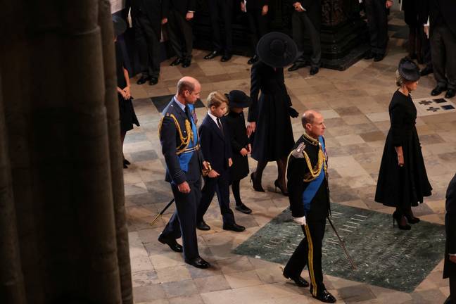 乔治王子和夏洛特公主与父母一起参加了女王的葬礼。信用：PA/Phil Noble