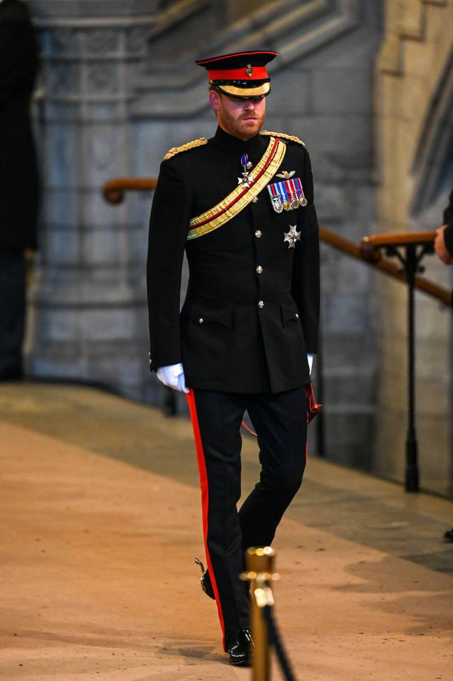 哈利王子穿着他的制服参加了守夜活动。学分：PA图像/Alamy Stock Photo