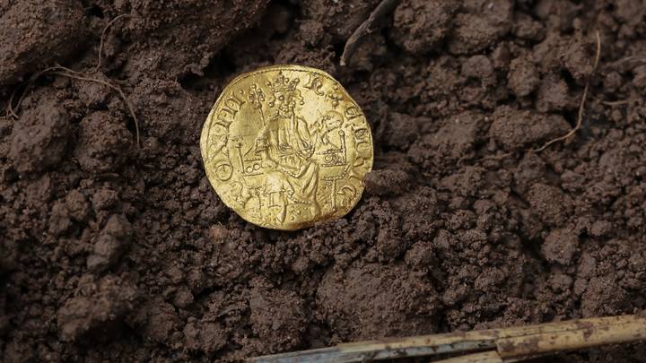 金属探测者发现了超级稀有硬币，价值648,000英镑