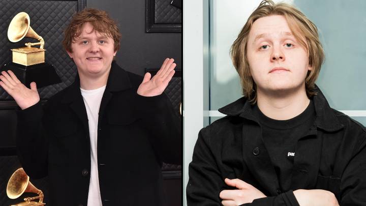 刘易斯·卡帕尔迪（Lewis Capaldi）说，他很高兴向美国人教授“ n *** e，ming和clunge”一词