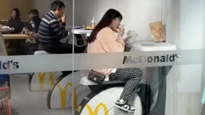 视频显示麦当劳的锻炼自行车适合想要在吃饭时燃烧卡路里的人