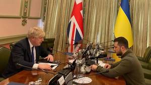 鲍里斯·约翰逊（Boris Johnson）与乌克兰总统泽伦斯基（Zelenskyy