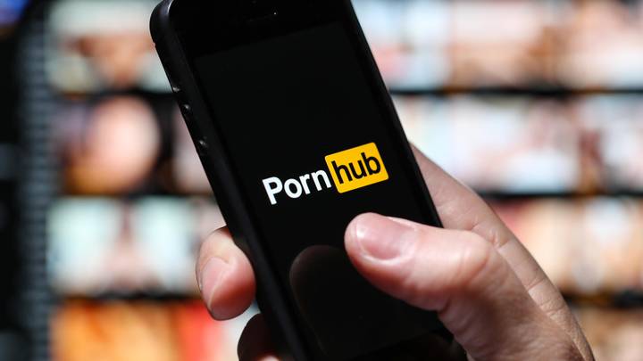 PornHub揭示了这个圣诞节的最佳搜索，其中一个峰值有400％