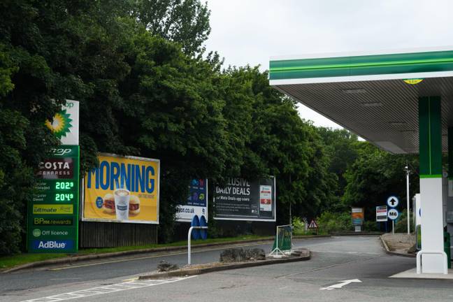 在英国某些地区，汽油价格上涨高达每升2英镑。信用：Alamy