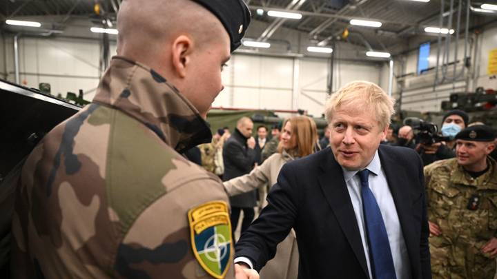 鲍里斯·约翰逊（Boris Johnson）确认，在任何情况下，英国部队都不会在乌克兰与俄罗斯作战