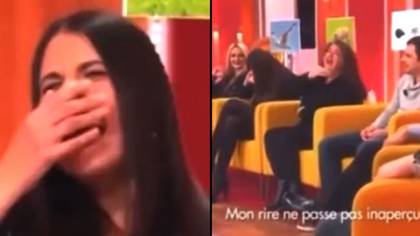 法国电视邀请人们以不寻常的笑声坐在一起，然后混乱随之而来