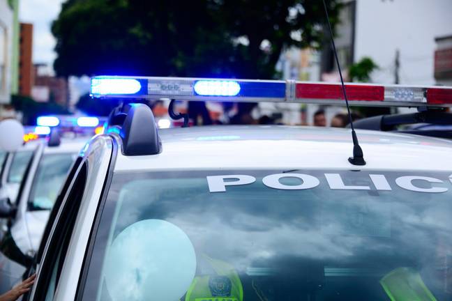 Police arrived at the scene after being called by the Mercedes. Credit: Pixabay