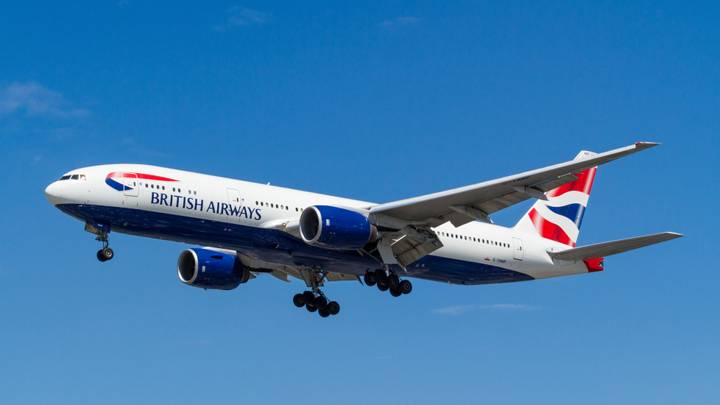 英国航空公司飞机在飞行过程中被冰块破裂