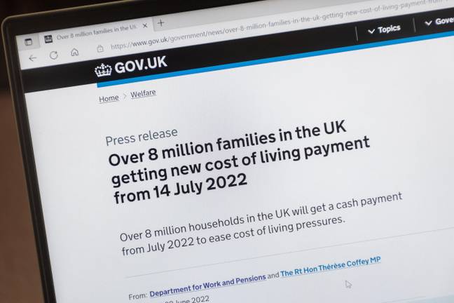 首次支付650英镑的款项来帮助支付生活费用，明天将为数百万个家庭提供。信用：Alamy