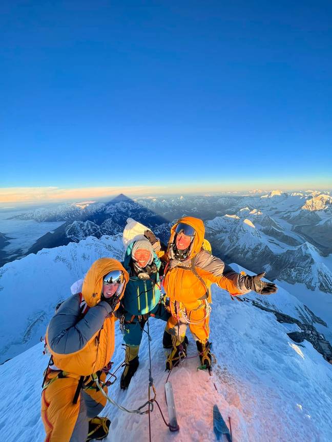 Tendi，Gabby和Jane在世界顶部。信用：Tendi Sherpa