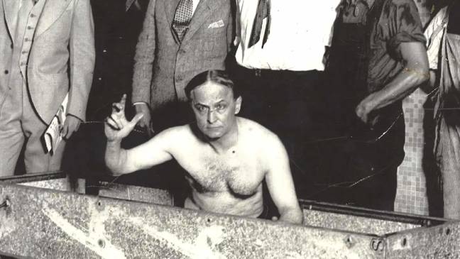 大卫·布莱恩（David Blaine）受到哈里·霍迪尼（Harry Houdini）的启发，将自己埋葬。学分：Vintage_space/Alamy Stock Photo
