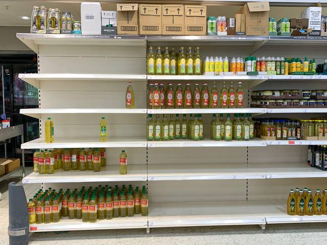 由于俄罗斯持续入侵乌克兰，一些英国超市对食用油采取了限制性措施。信用：Alamy
