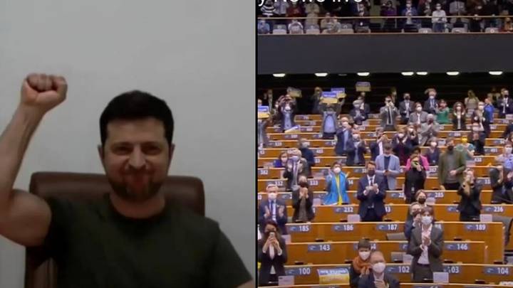 Zelenskyy总统敦促接受会员资格后，在欧洲议会中鼓掌鼓掌