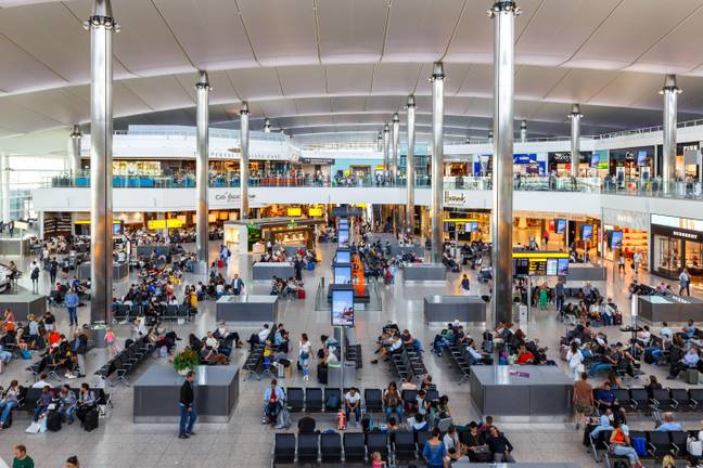 希思罗机场将在今年夏天介绍想要旅行的乘客人数上的帽子。信用：Alamy
