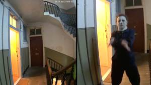女人“在门上雕刻X”后捕获了邻居的恐怖镜头