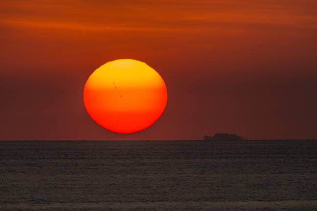 太空专家已经确认昨天发生了阳光的喷发。信用：Alamy